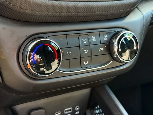 Used 2021 Chevrolet TrailBlazer LS AWD/4WD image 21
