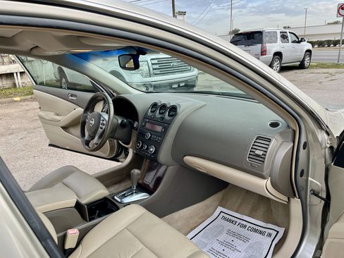 Used 2010 Nissan Altima 2.5 SL w/ SL Pkg image 9