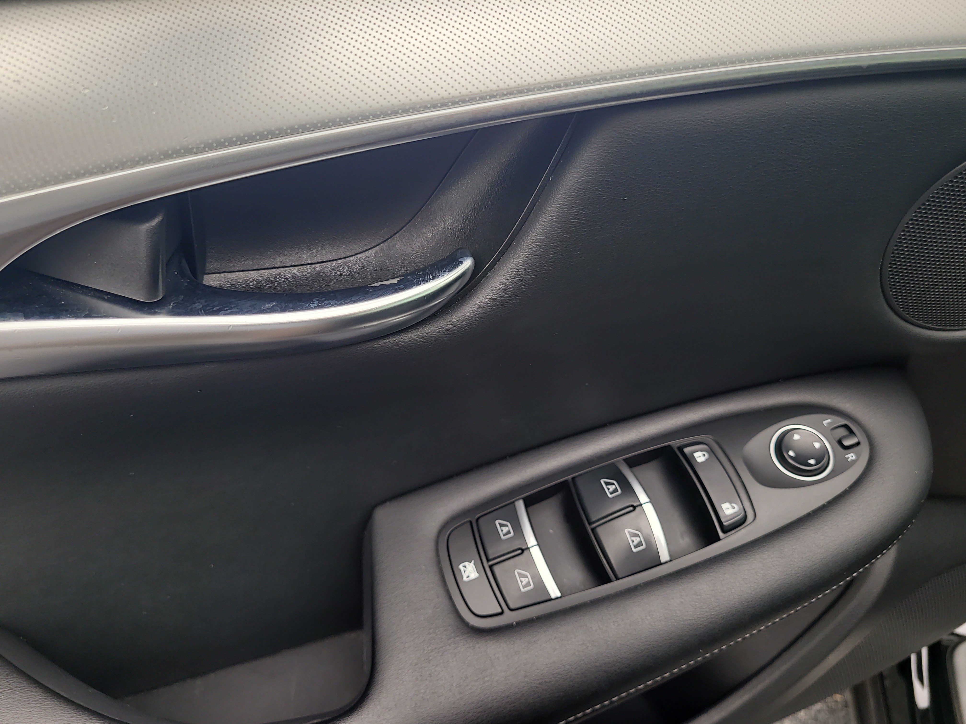 Used 2020 INFINITI QX50 Luxe w/ Navigation Package FWD image 19