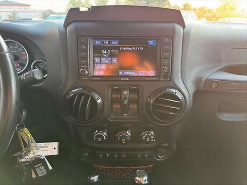 Used 2018 Jeep Wrangler Unlimited Rubicon AWD/4WD image 17
