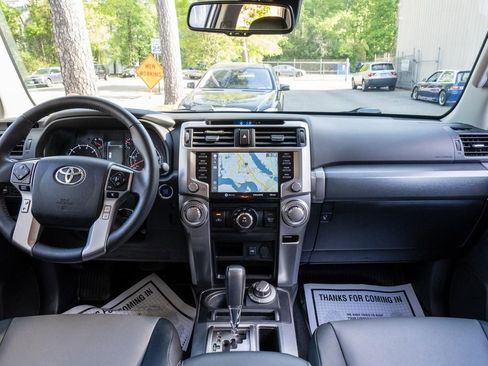 Used 2022 Toyota 4Runner SR5 Premium w/ Moonroof Package AWD/4WD image 15
