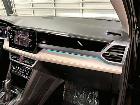 Used 2025 Volkswagen Taos SEL image 19