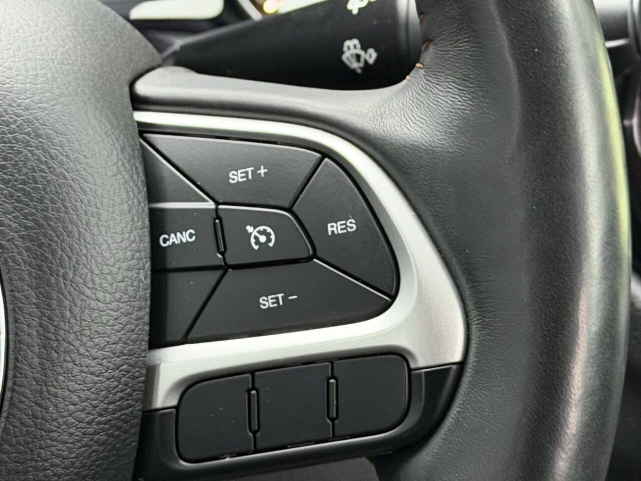 Used 2018 Jeep Compass Limited w/ Navigation Group AWD/4WD image 23