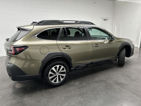 Used 2024 Subaru Outback Premium AWD/4WD image 8