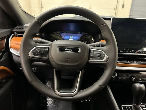 Used 2025 Jeep Compass Limited AWD/4WD image 17