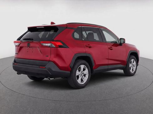 Used 2021 Toyota RAV4 XLE w/ Convenience Package FWD image 6