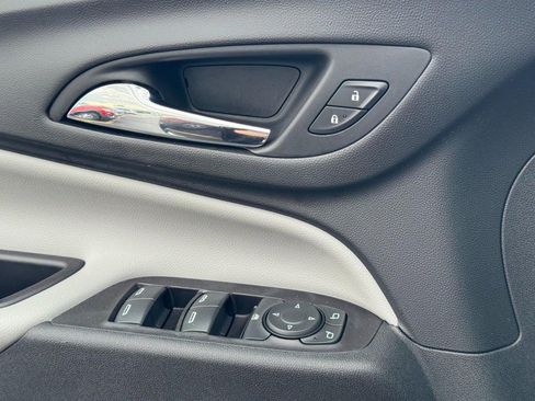 Certified 2019 Chevrolet Equinox LT w/ Sun & Navigation Package FWD image 22