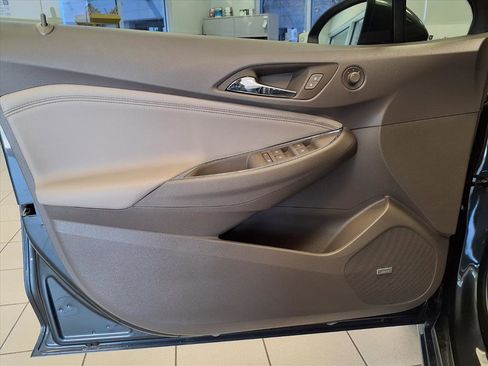 Used 2018 Chevrolet Cruze Premier image 18