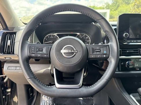 Certified 2024 Nissan Pathfinder SV w/ Black Appearance Package FWD image 27