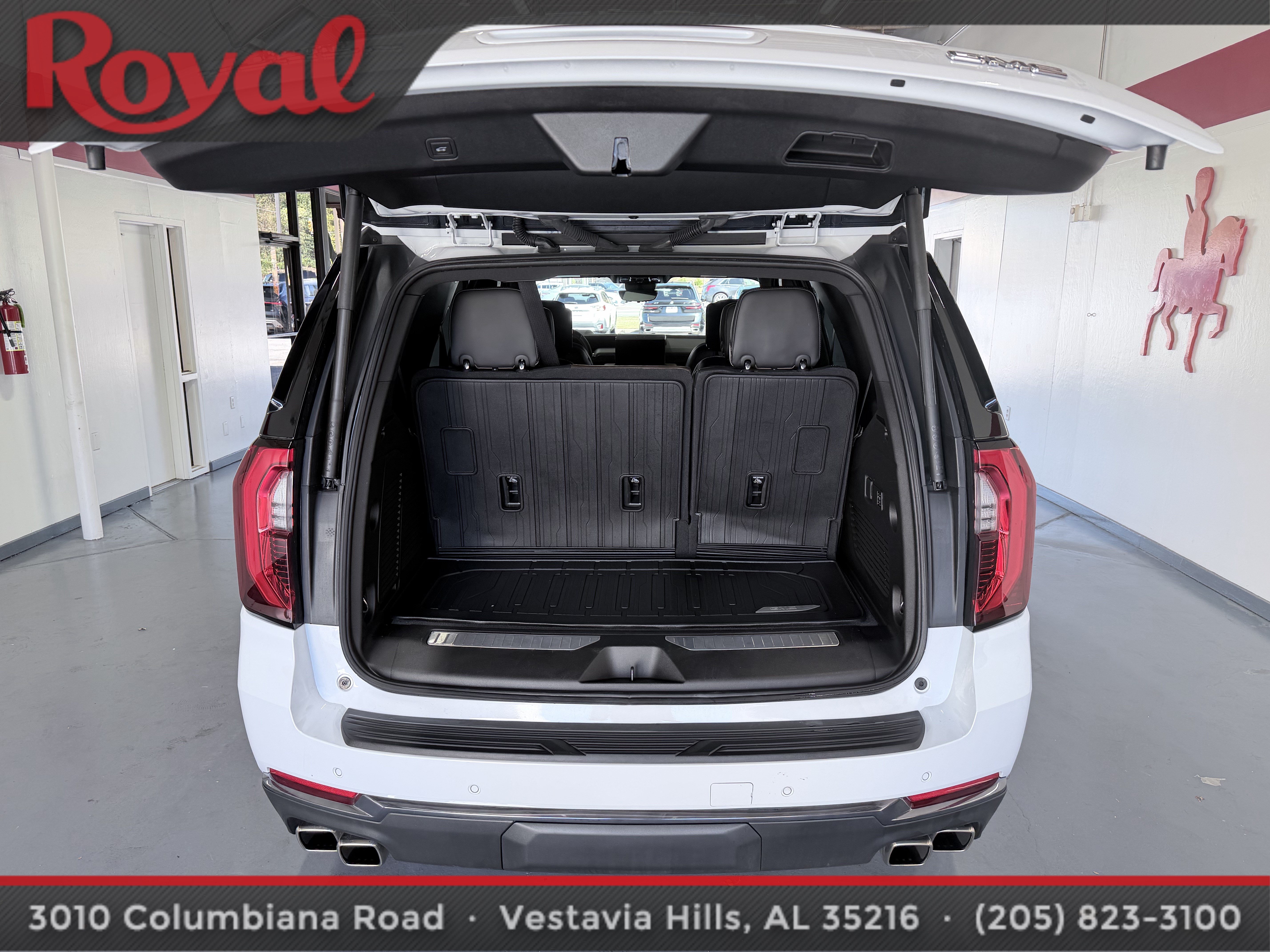 Used 2026 GMC Yukon Denali Ultimate AWD/4WD image 2