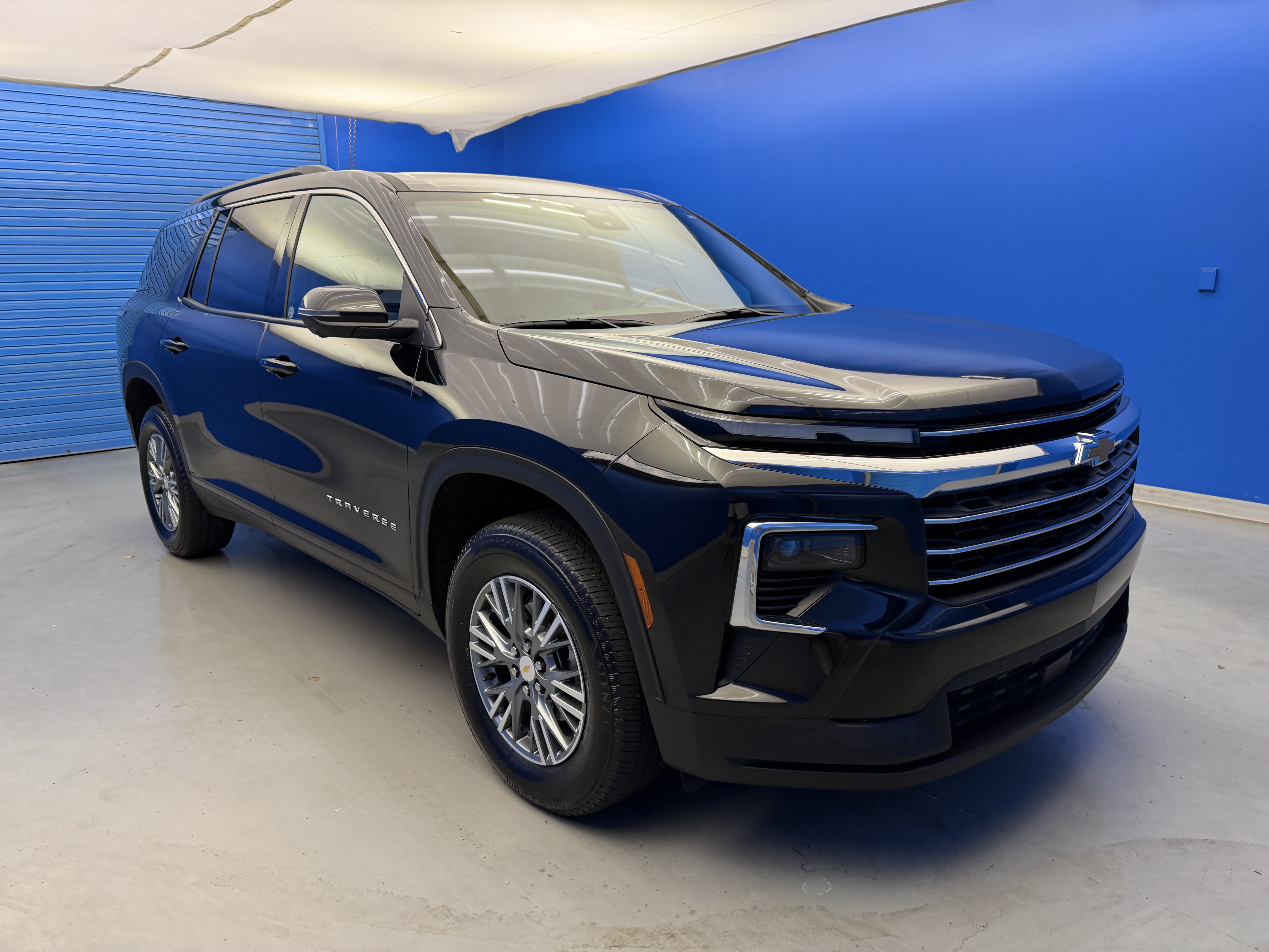 Used 2026 Chevrolet Traverse LT w/ Driver Confidence Package FWD image 2