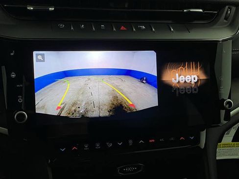 New 2026 Jeep Grand Cherokee Altitude image 11