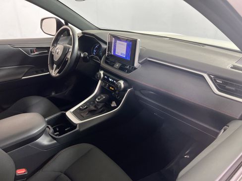 Used 2023 Toyota RAV4 SE image 28