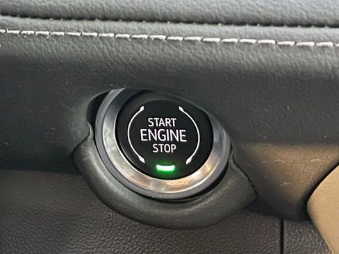 Used 2025 Chevrolet Suburban Z71 image 20