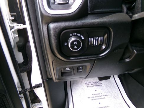 Used 2019 RAM 1500 Big Horn AWD/4WD image 18
