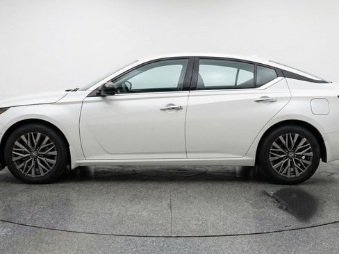 Used 2025 Nissan Altima 2.5 SV image 5