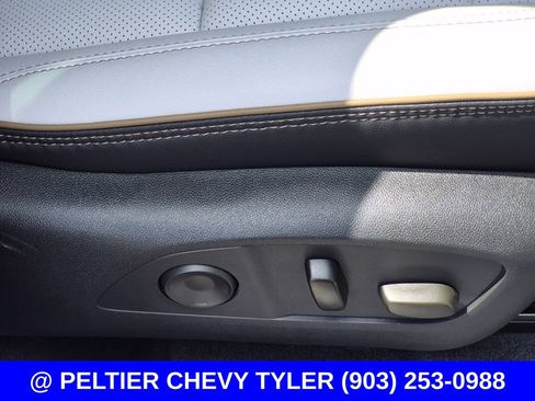 Used 2025 Chevrolet Traverse High Country FWD image 14