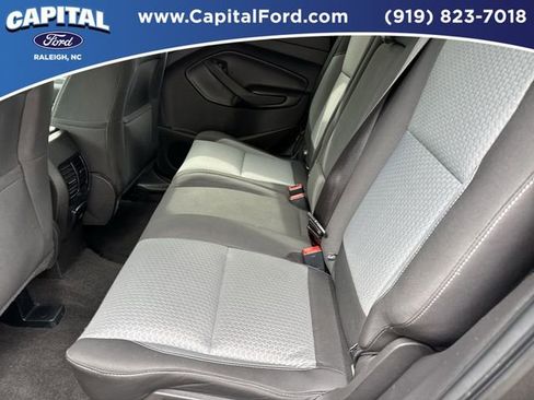Used 2017 Ford Escape SE w/ SE Cold Weather Package AWD/4WD image 18