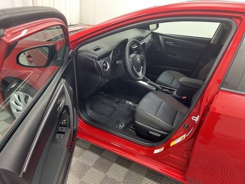 Used 2018 Toyota Corolla LE image 12