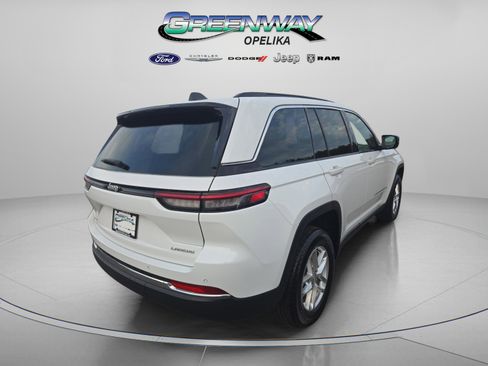 Used 2025 Jeep Grand Cherokee Laredo X image 8