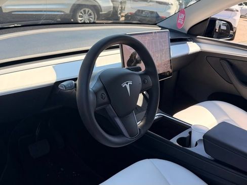 Used 2025 Tesla Model Y Long Range AWD/4WD image 7