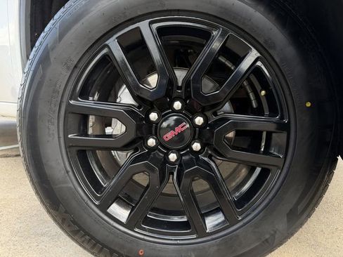 Used 2024 GMC Sierra 1500 Elevation w/ LPO, Elevation Black Package AWD/4WD image 10