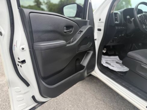Used 2023 Nissan Frontier S AWD/4WD image 9