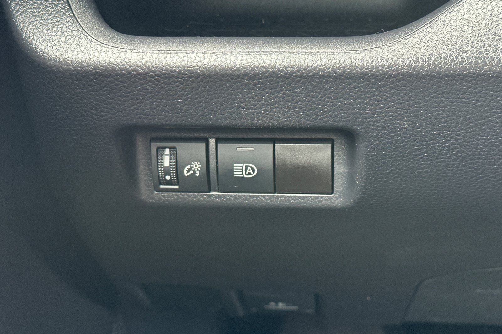 Used 2025 Toyota RAV4 XLE AWD/4WD image 31