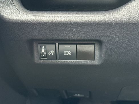 Used 2025 Toyota RAV4 XLE AWD/4WD image 31