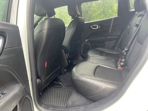 Used 2025 Jeep Compass Trailhawk AWD/4WD image 16