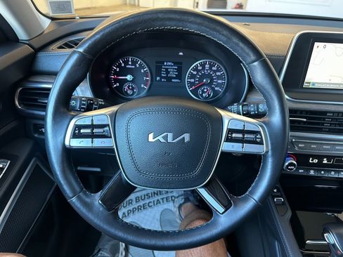 Used 2022 Kia Telluride EX image 2