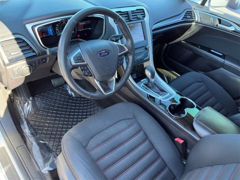 Used 2016 Ford Fusion SE image 18