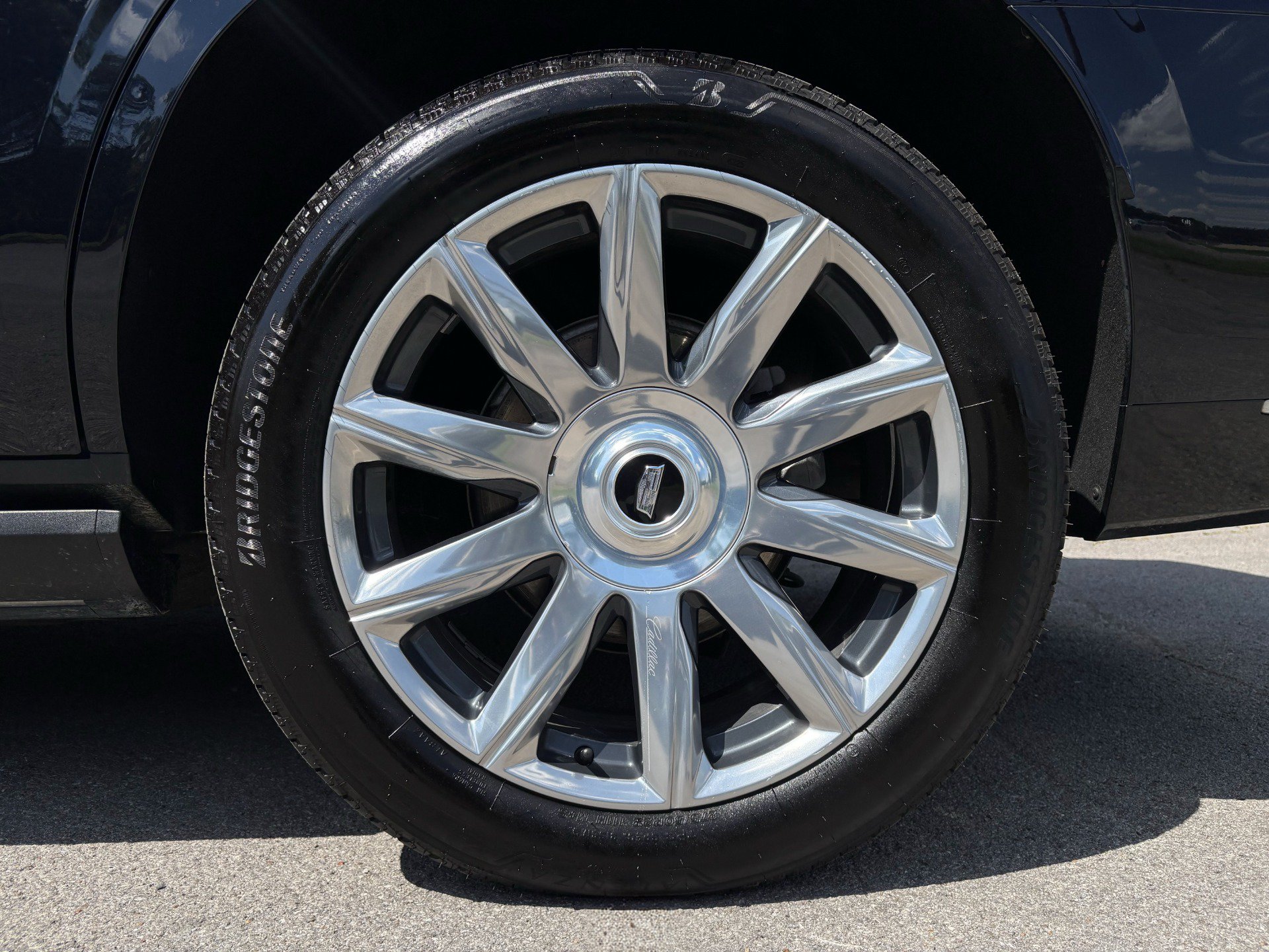 Used 2024 Cadillac Escalade Premium Luxury Platinum AWD/4WD image 15