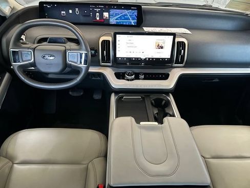 Used 2025 Ford Expedition Active AWD/4WD image 13