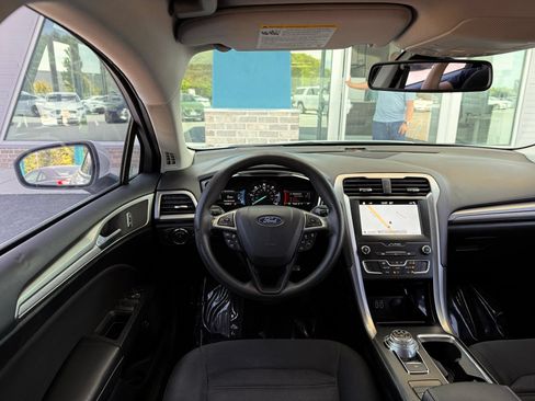 Used 2019 Ford Fusion SE FWD image 24