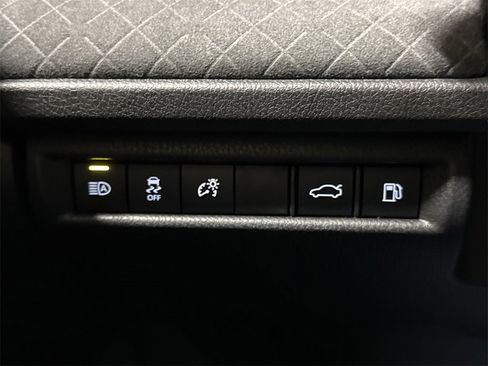 Used 2026 Toyota Camry XLE image 18