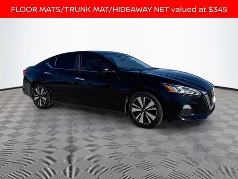 Used 2022 Nissan Altima 2.5 SV w/ SV Premium Package image 3