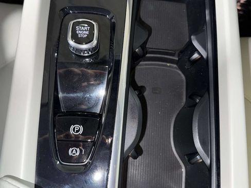 Used 2023 Volvo XC60 B5 Core AWD/4WD image 23