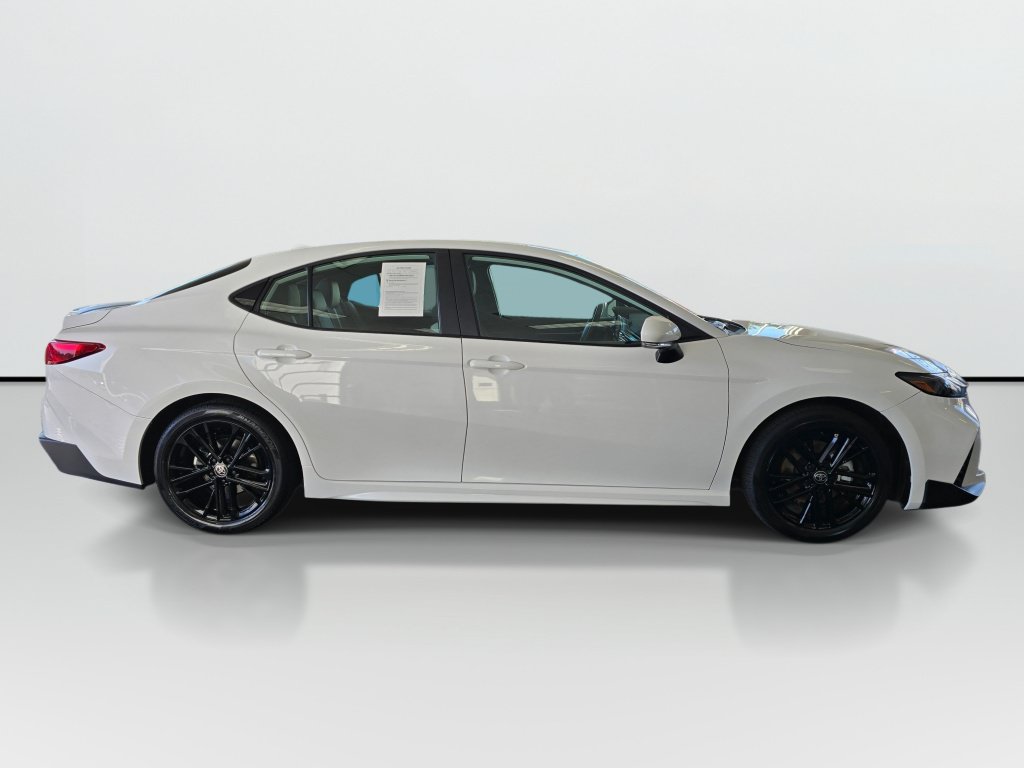 Used 2025 Toyota Camry SE FWD image 6