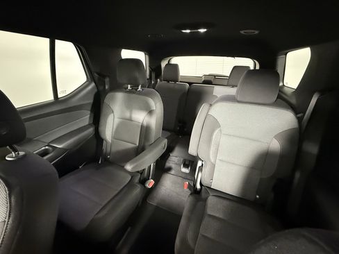 Used 2023 Chevrolet Traverse LT image 32