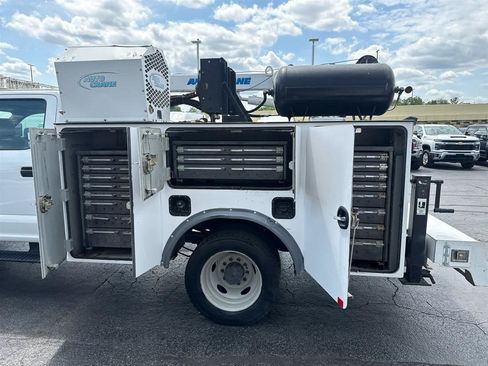 Used 2017 Ford F550 2WD Crew Cab Super Duty image 18
