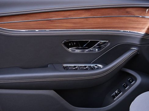 New 2026 Bentley Flying Spur Plug-In Hybrid AWD/4WD image 15