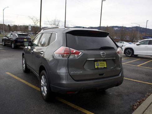 Used 2016 Nissan Rogue SV image 7