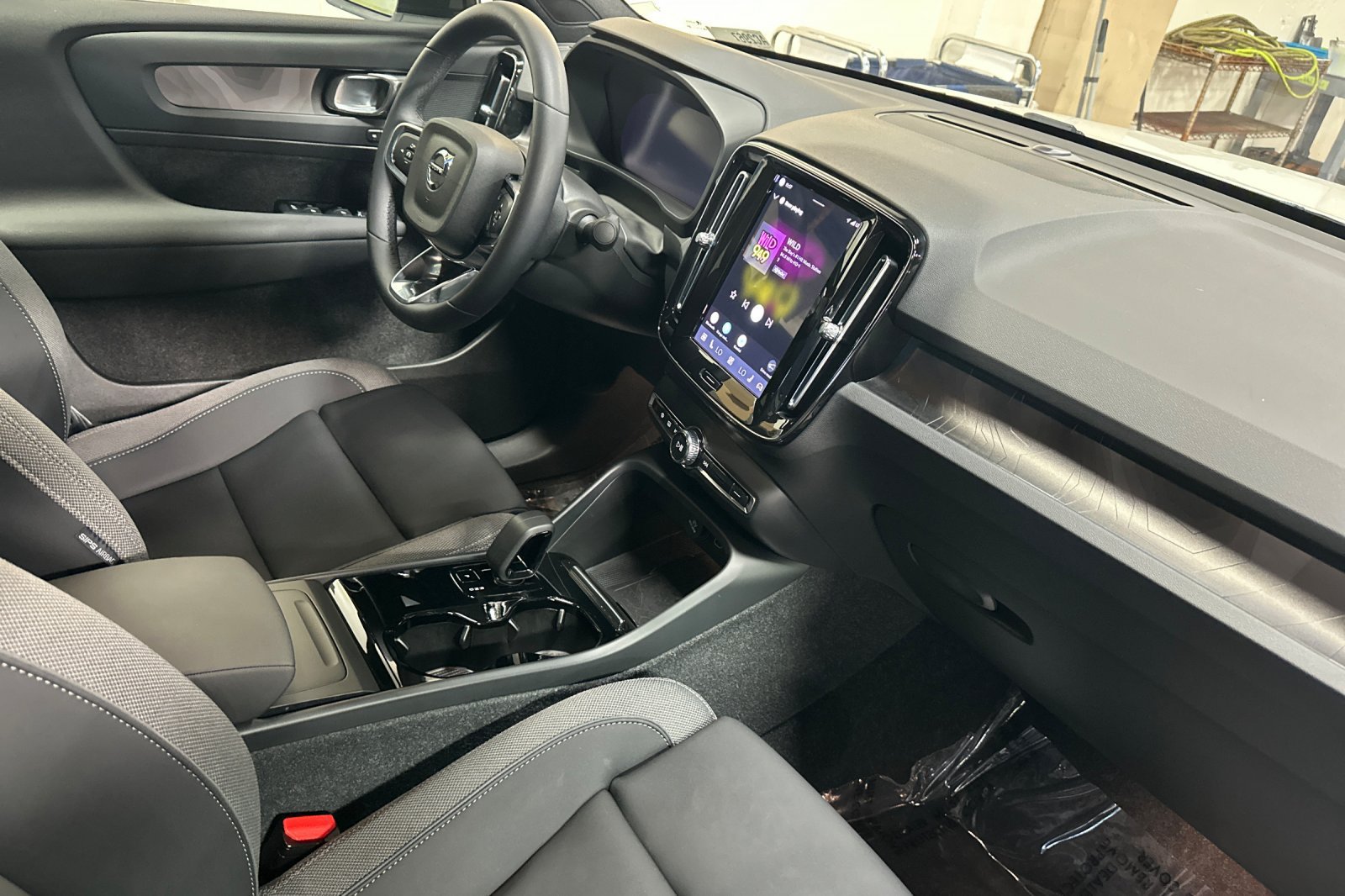 Certified 2023 Volvo C40 P8 Recharge Plus w/ Protection Package Premier AWD/4WD image 19