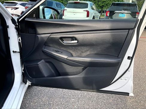 Used 2024 Nissan Sentra SV FWD image 12