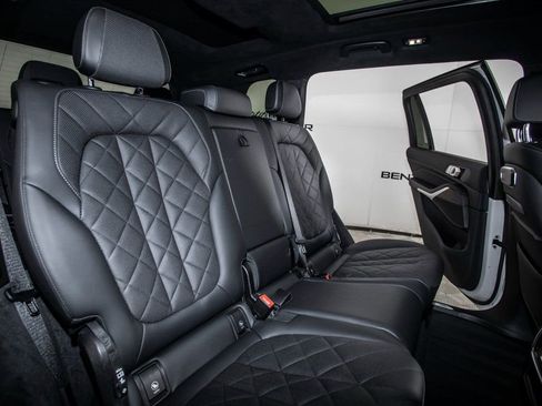 Used 2023 BMW X7 xDrive40i w/ M Sport Package image 18