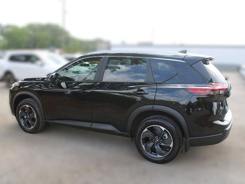 Used 2024 Nissan Rogue SV w/ SV Premium Package FWD image 13
