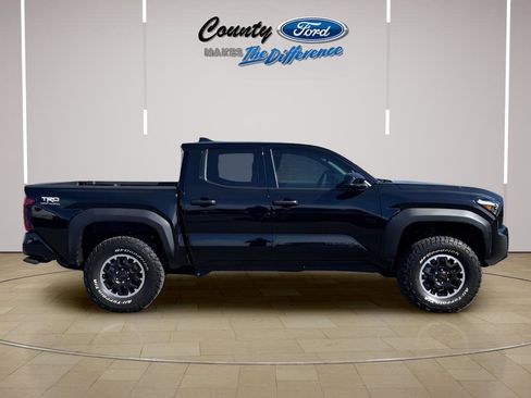 Used 2025 Toyota Tacoma TRD Off-Road AWD/4WD image 23