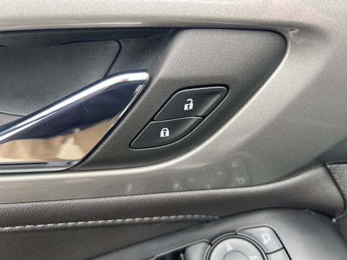 Used 2023 Chevrolet Traverse LT w/ Midnight/Sport Edition image 53