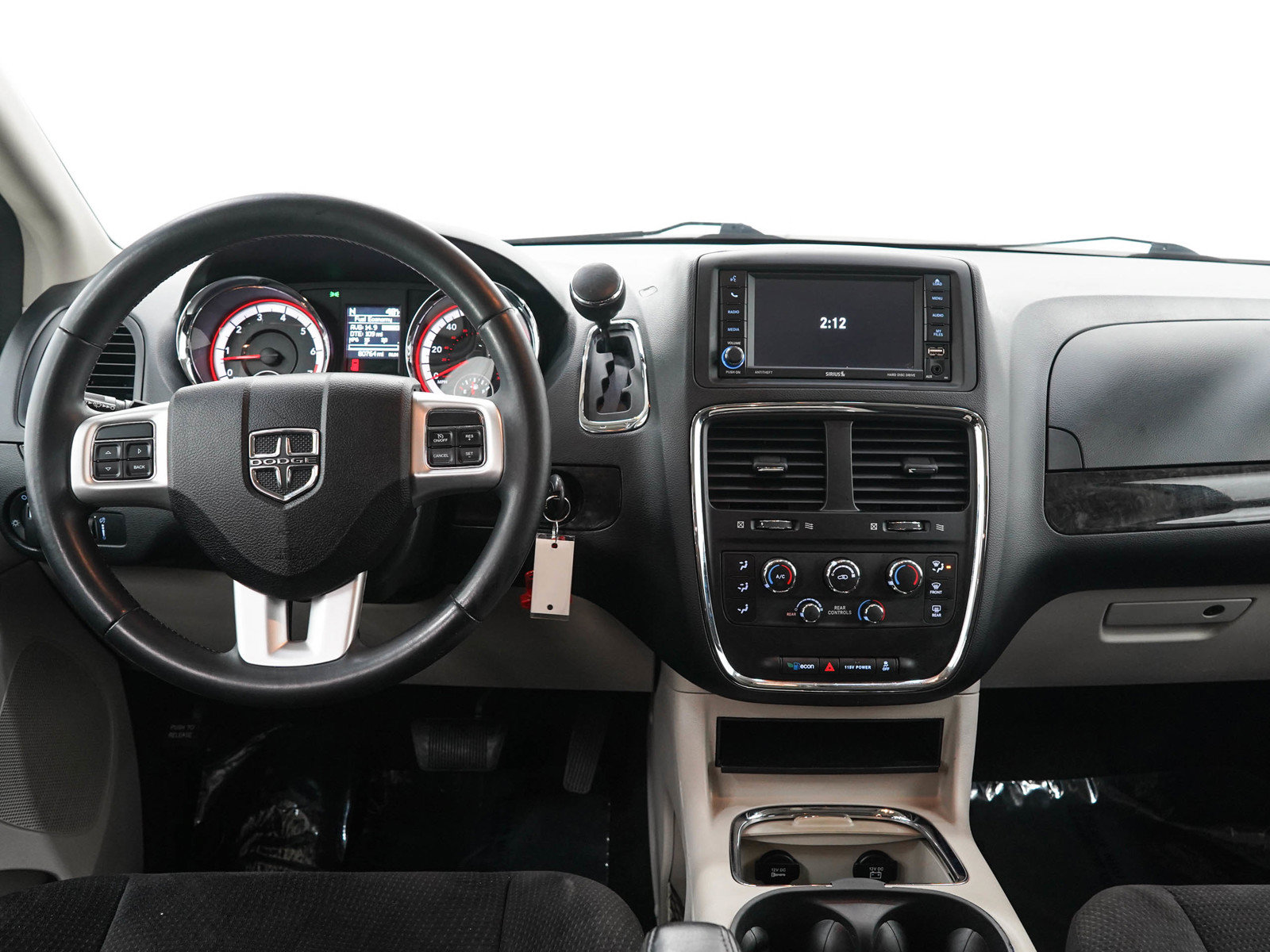 Used 2014 Dodge Grand Caravan SXT w/ Rear Park Assist Package FWD image 19